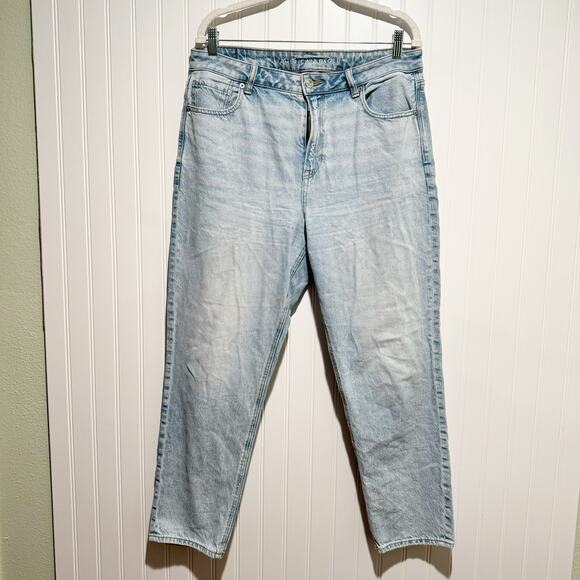 American Eagle Outfitters Denim - American Eagle Mom Jeans High Waisted Size 12